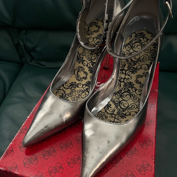 Women’s Mary Jane Pumps - Picture 3 of 3